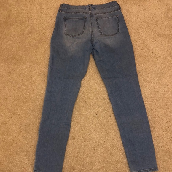 Old Navy Mid Rise Light Wash Jeans - Picture 5 of 5